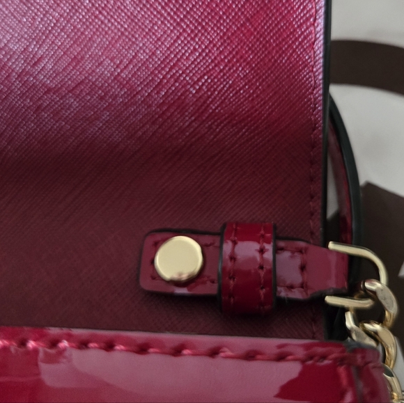 💥 SALE💥 NEWISH >>>Michael Kors: Tina Patent Leather Clutch Crossbody Bag - Picture 9 of 11